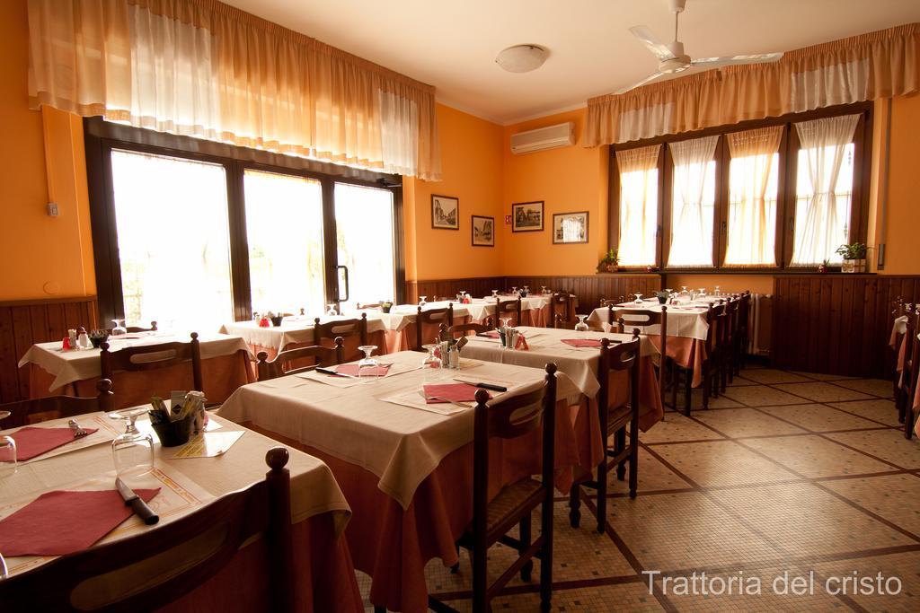 Affittacamere Trattoria Del Cristo Ospedaletto Lodigiano Экстерьер фото